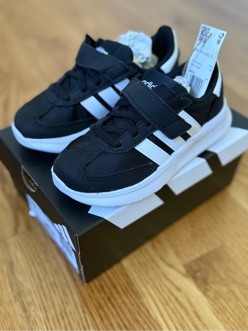 adidas Kids Black and White Run 70s 2.0 BRAND NEW WITH BOX size 11K